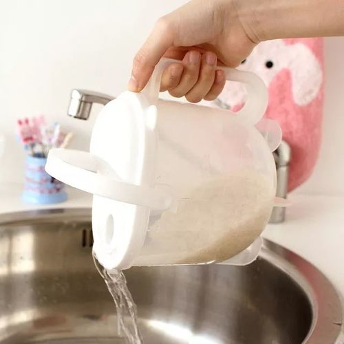 正在廚房做飯的時(shí)候,有人從背后抱住你,你會不會給他一鏟子